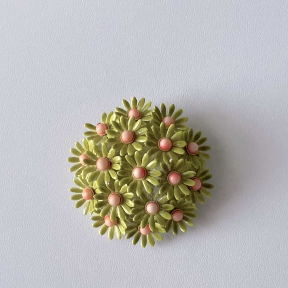 Vintage Lime Green Pink Enamel Daisy Brooch - Picture 3 of 3